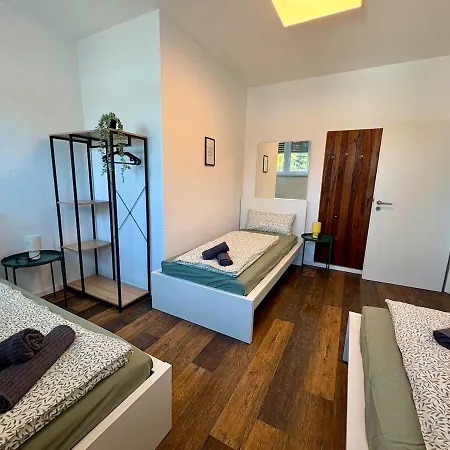 Modernes 5 Fuer Monteure & Handwerker Mit Eigenem Parkplatz アパート ベンスハイム