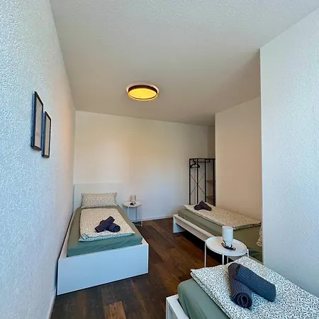 Modernes 5 Fuer Monteure & Handwerker Mit Eigenem Parkplatz アパート ベンスハイム