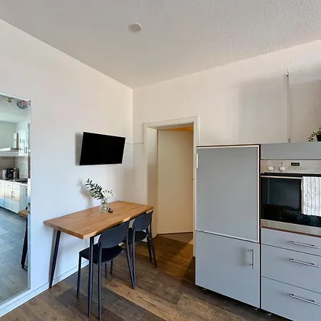 Modernes 5 Fuer Monteure & Handwerker Mit Eigenem Parkplatz アパート ベンスハイム